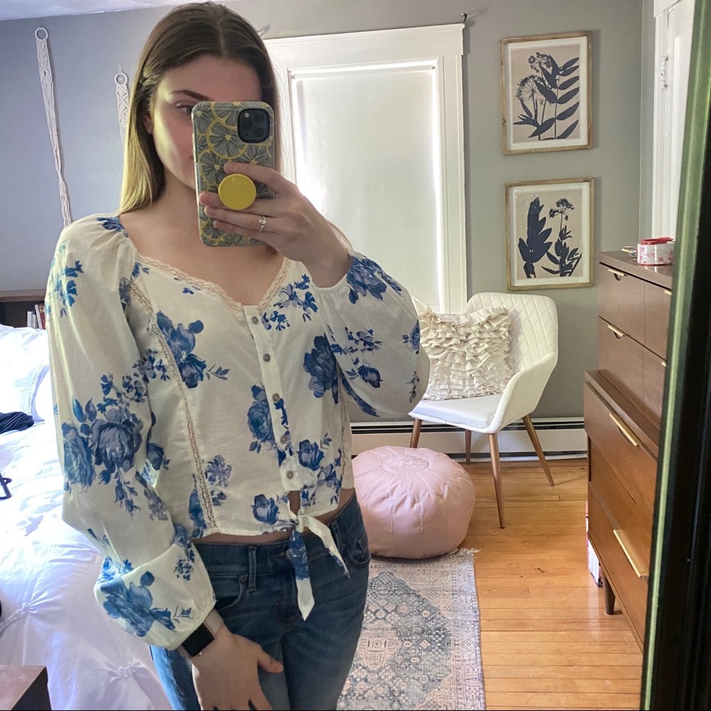 SOLD - NWT Wild Fable Peasant Crop Top